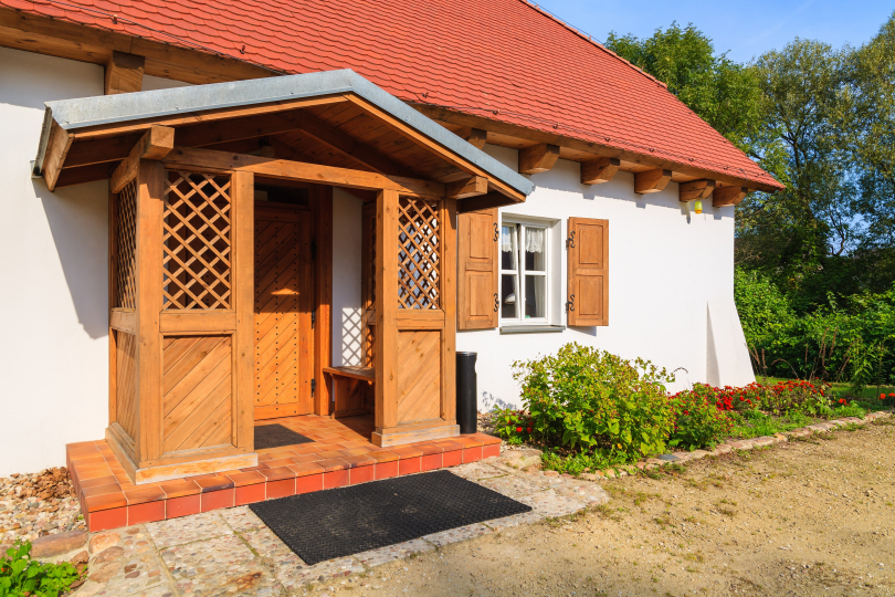 Как оформить деревянное крыльцо – 5 идей для стильного входа в дом