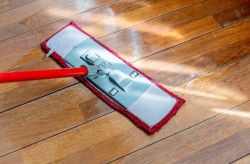 Миття і чищення дерев’яних підлог
