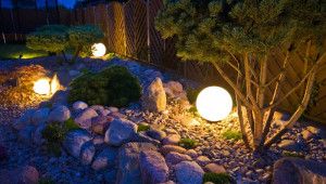Гра світла у саду – ідеї світлових ефектів для саду 