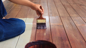 Зміна кольору дерев’яної підлоги – як це зробити?