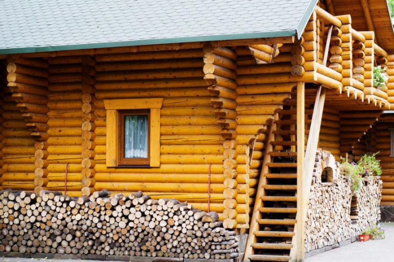 деревяний домік